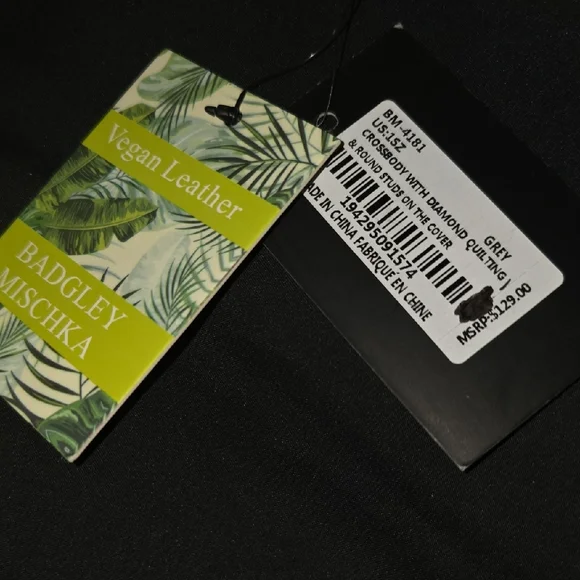 NWT Badgley Mischka Gray Quilted Clutch with Gold Accents - Picture 4 of 4